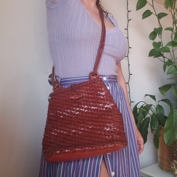 Vintage Handbags - Vintage Leather Basket Weave Saddle Bag